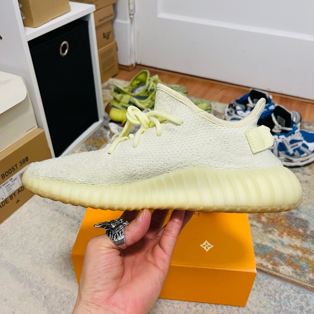 EUC Men’s Size 9 (Euro Sz 42.5) Adidas X Yeezy Boost 350 V2 Sneakers In Butter - Picture 10 of 15